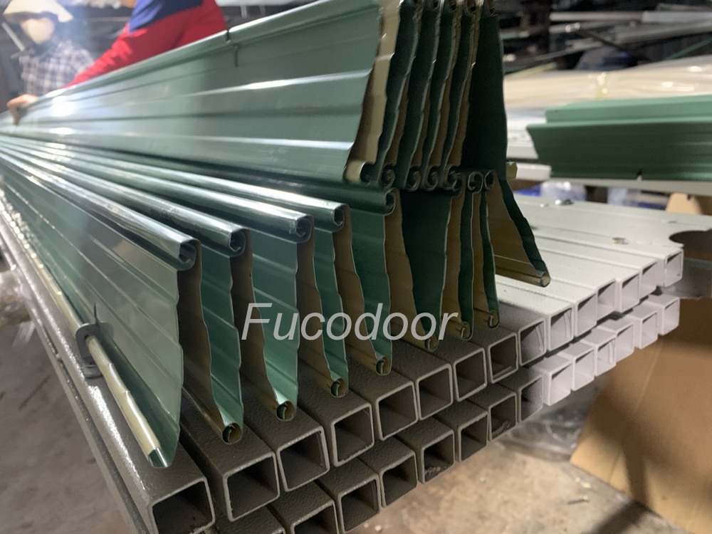 Cửa xếp hộp kẽm đột 20x20