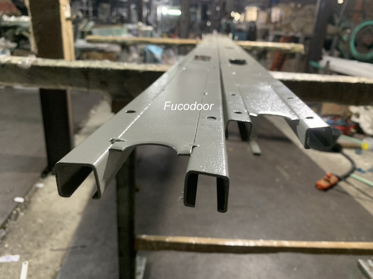 Cửa xếp hộp kẽm chạy máy hộp 19x19