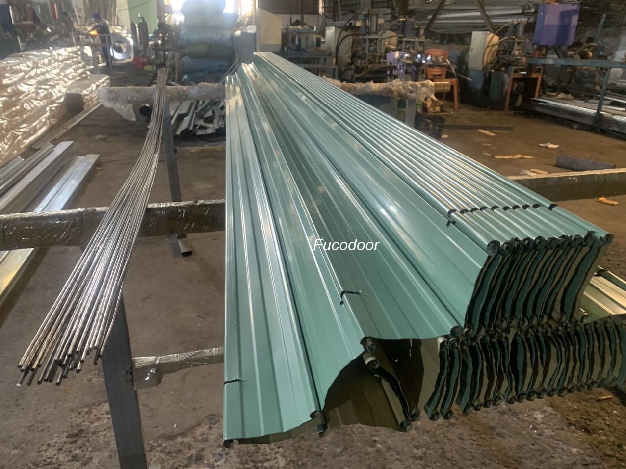 Cửa xếp hộp kẽm chạy máy hộp 19x19