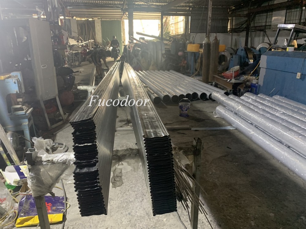 Cửa xếp INOX hộp 20x20 INOX 201 có lá