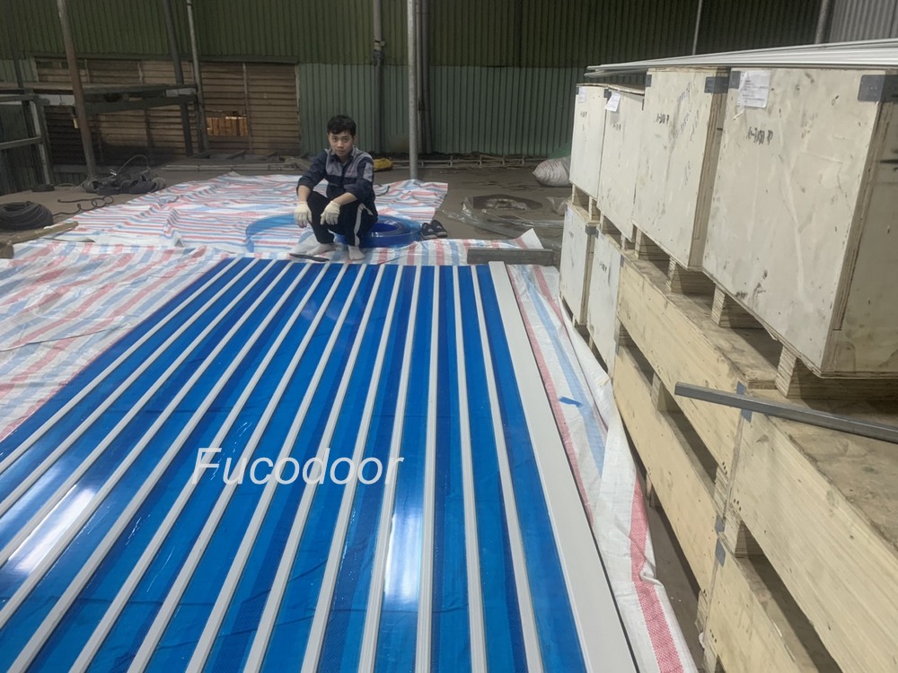 Transparent rolling doors, transparent plastic rolling doors