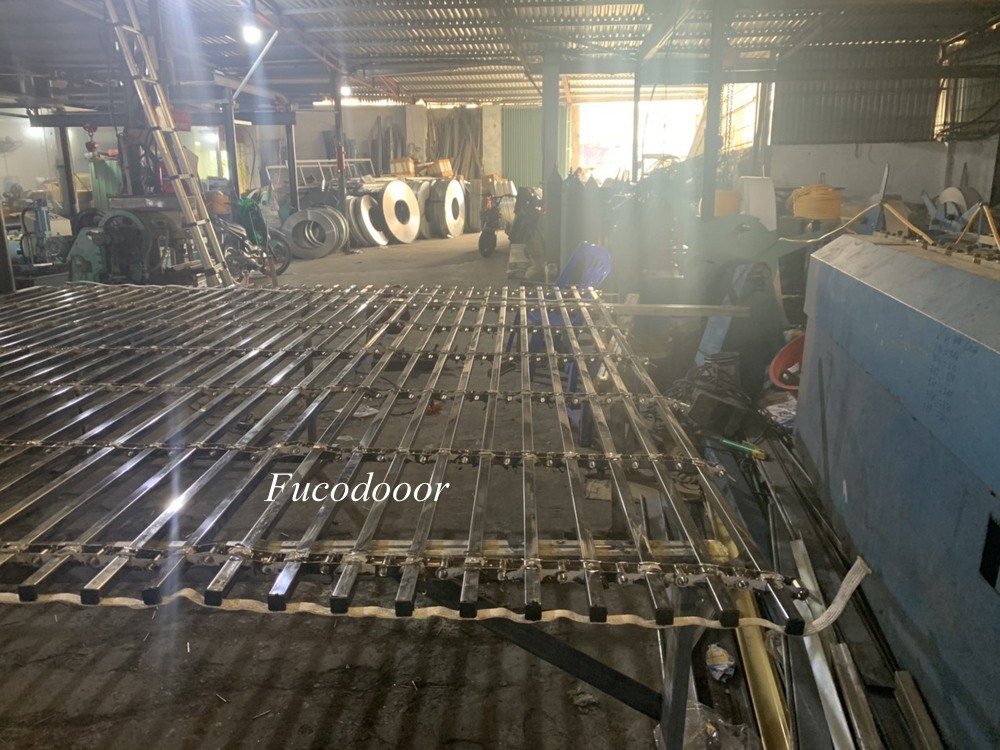 Cửa cuốn lưới song ngang inox vuông, cửa cuốn khớp thoáng 20x20, cửa cuốn khớp thoáng phi 19 tại Thái Bình