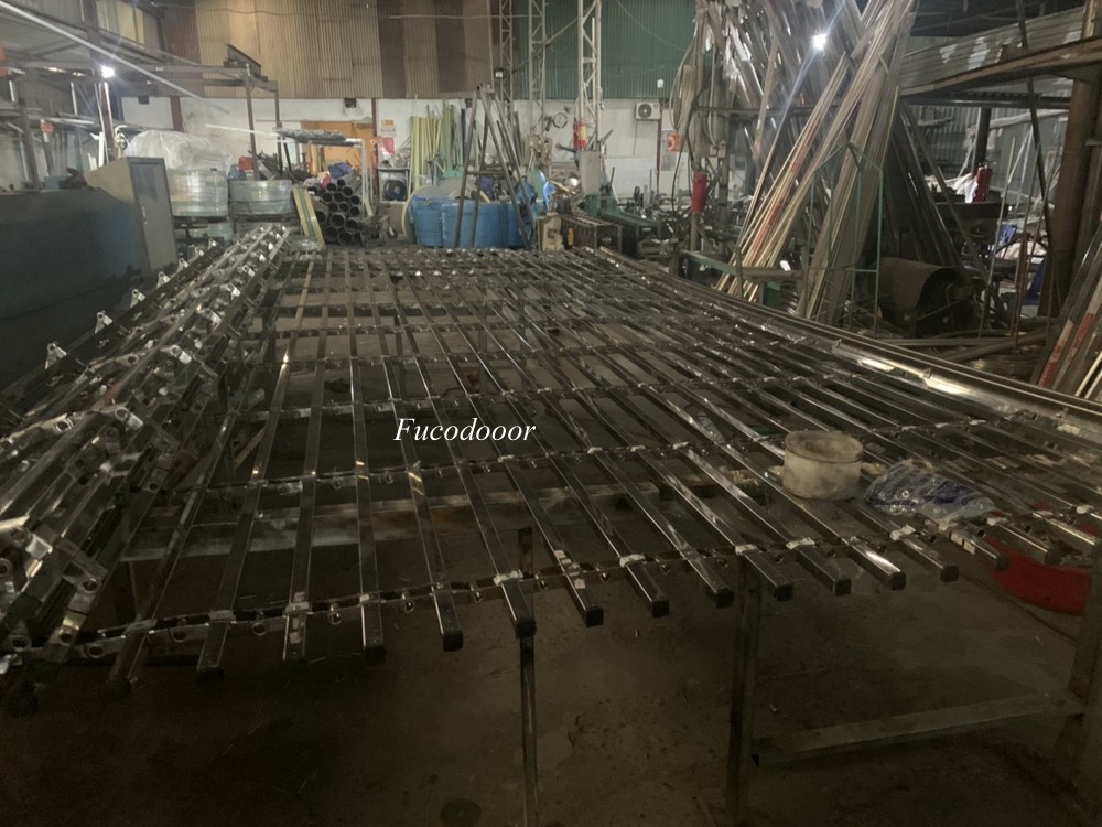 Cửa cuốn lưới song ngang inox vuông, cửa cuốn khớp thoáng 20x20, cửa cuốn khớp thoáng phi  tại Hà Nam