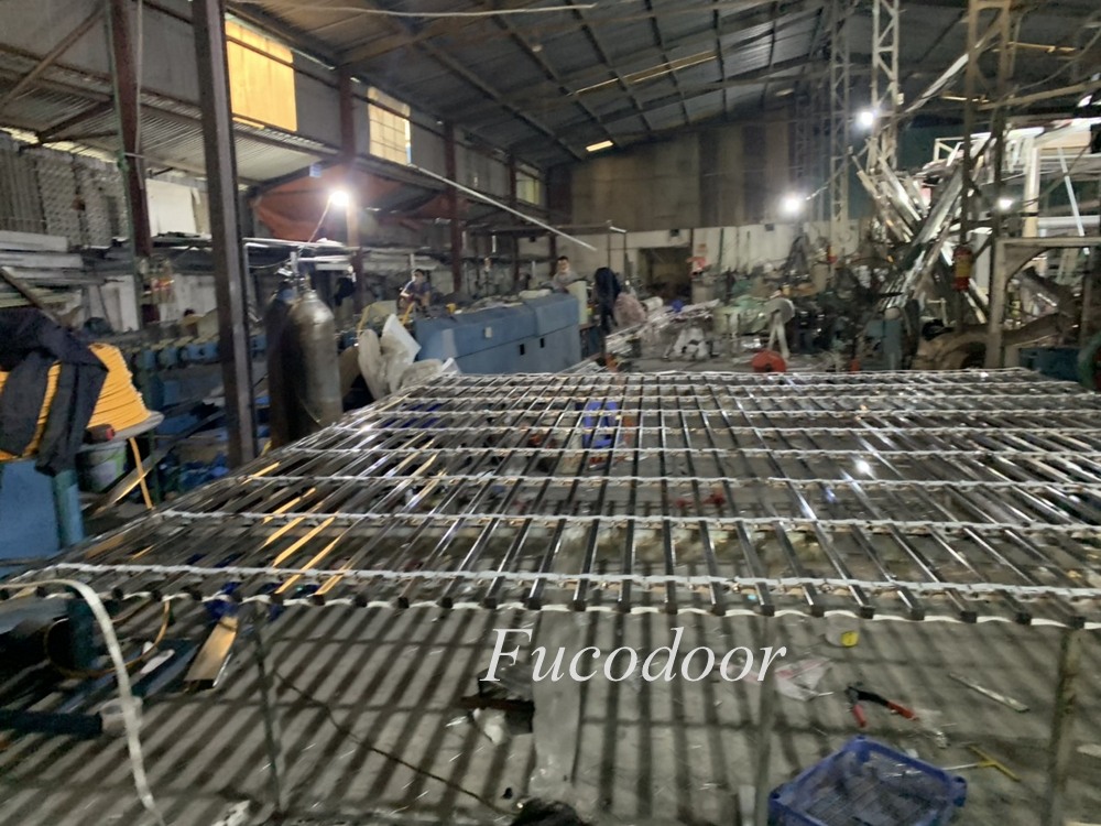 Cửa cuốn lưới song ngang inox vuông, cửa cuốn khớp thoáng 20x20, cửa cuốn khớp thoáng phi  tại Hà Nam