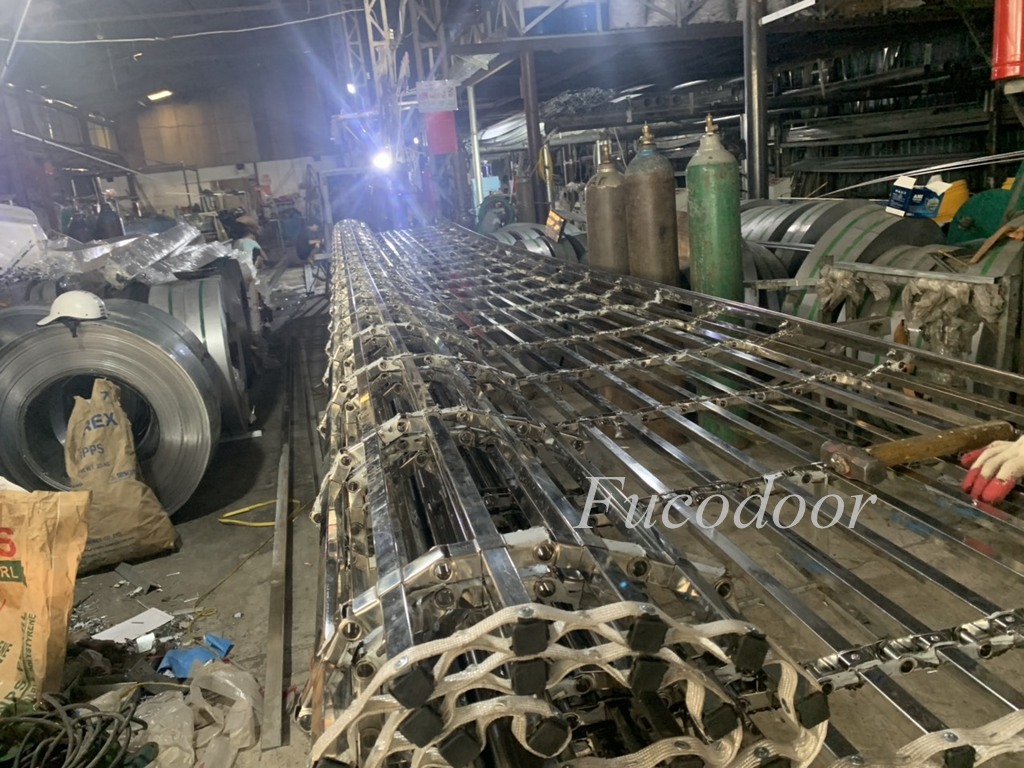 Cửa cuốn lưới song ngang inox vuông, cửa cuốn khớp thoáng 20x20, cửa cuốn khớp thoáng phi  tại Hà Nam
