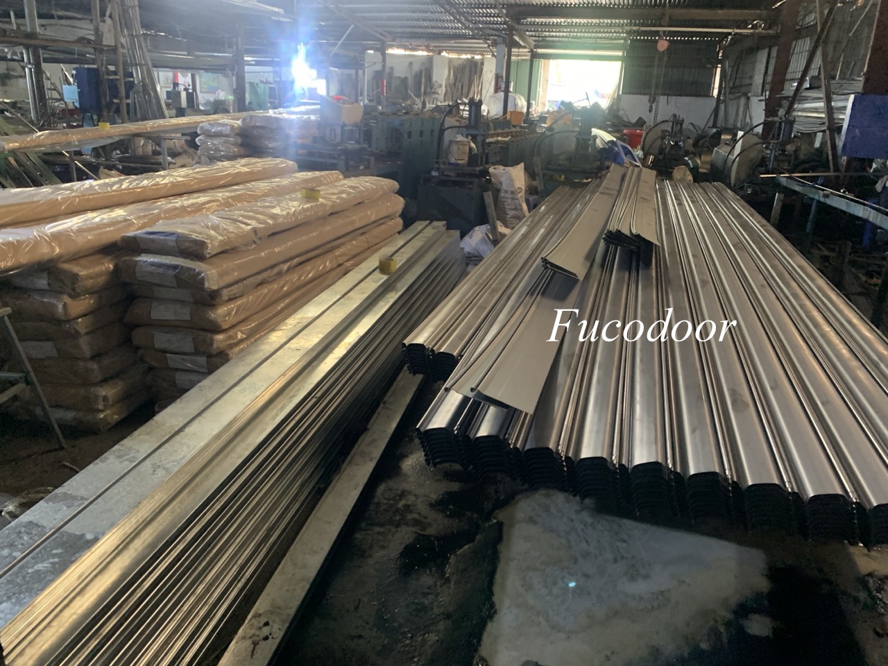 Cửa cuốn siêu trường sơn tĩnh điện dầy 1.1ly