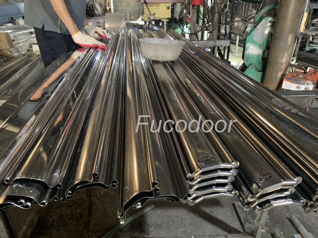 Cửa cuốn siêu trường ST100