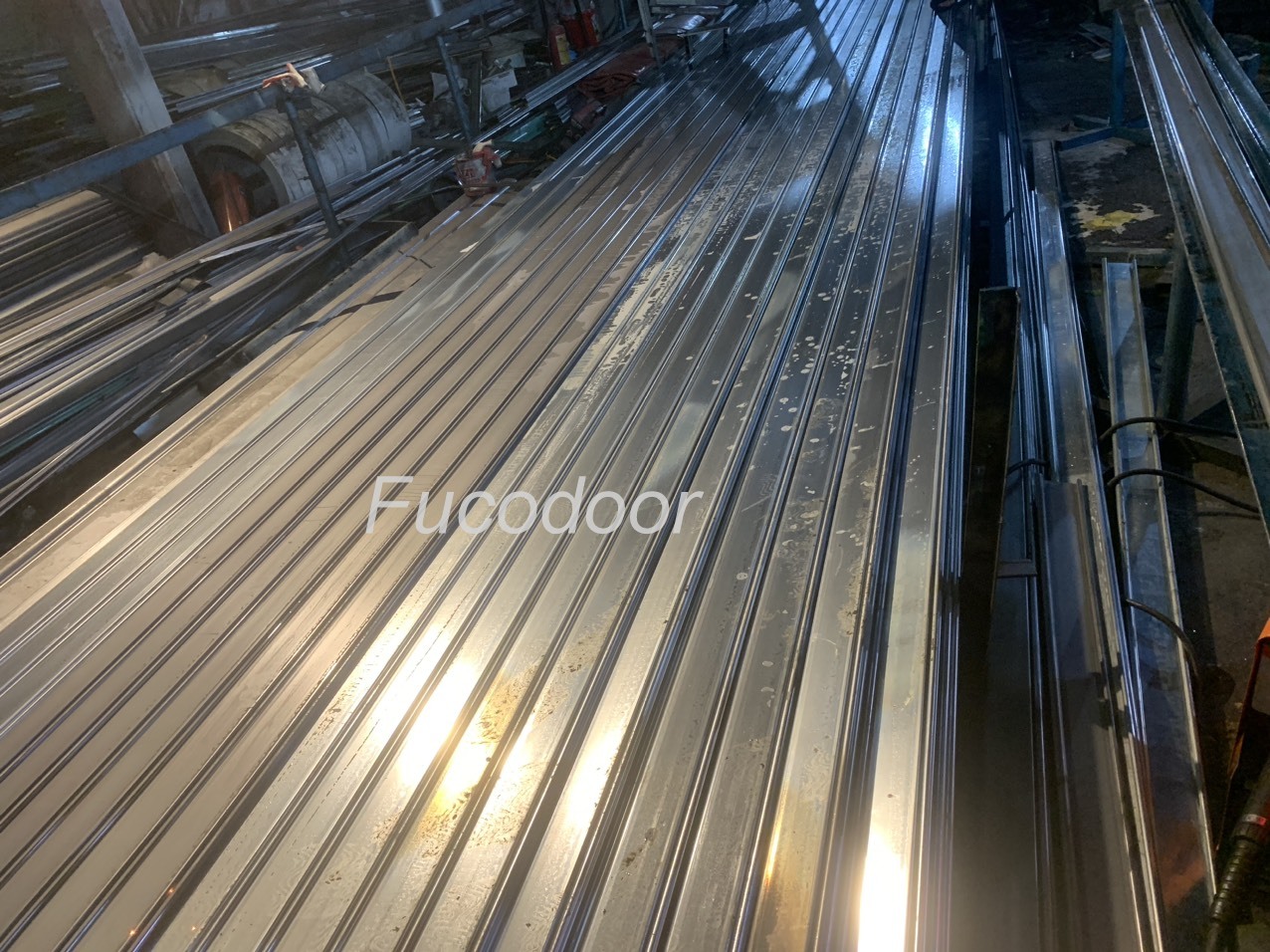 Cửa cuốn siêu trường sơn tĩnh điện dầy 1.2mm