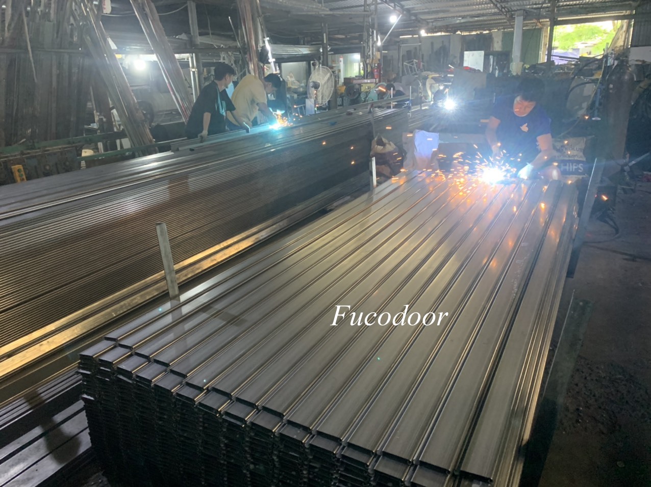  Nhà máy sản xuất cửa cuốn 