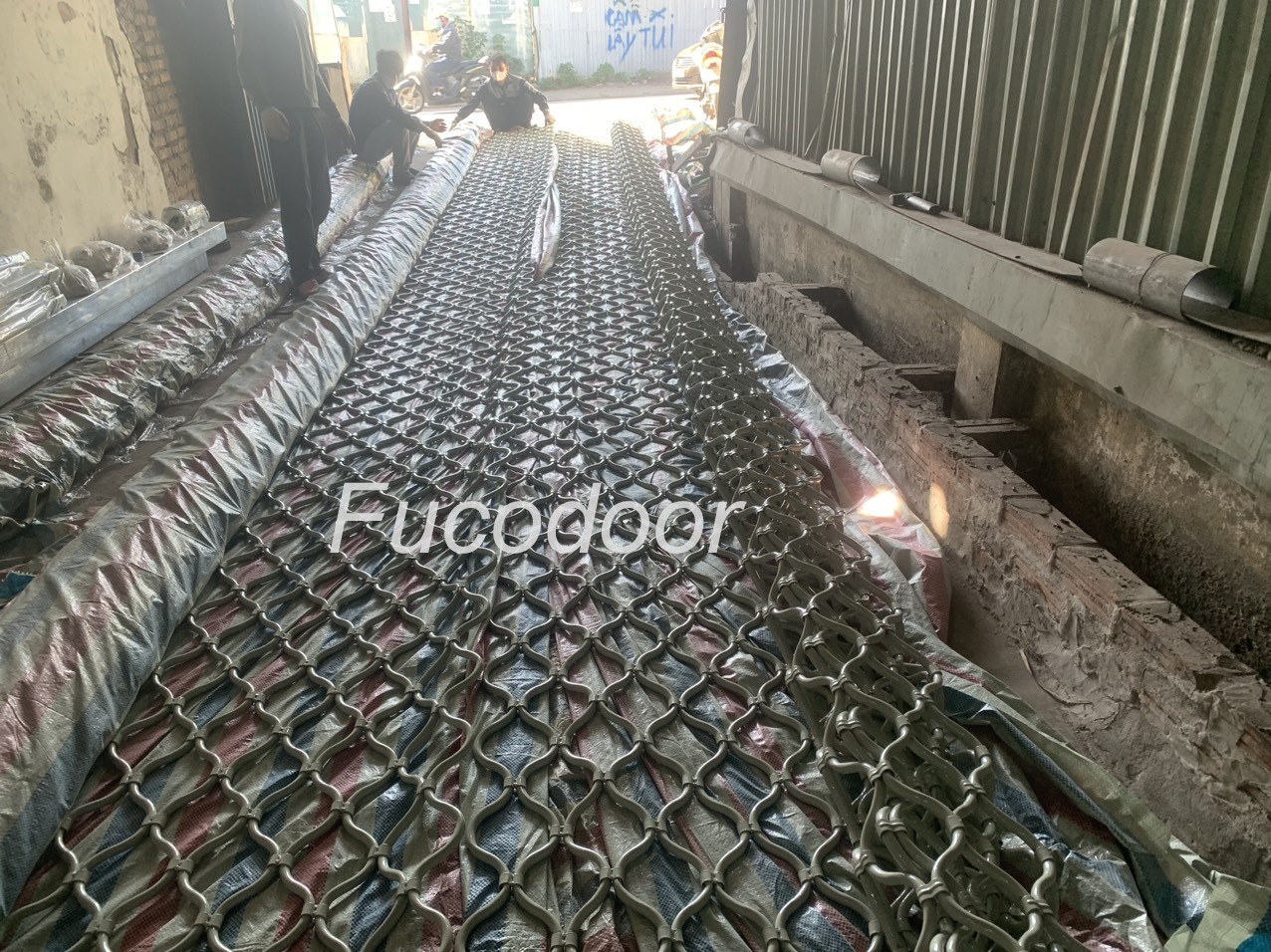 Cửa cuốn Mắt lưới sơn tĩnh điện  tại Nam Định