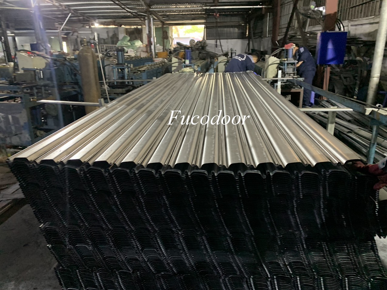Cửa cuốn siêu trường sơn tĩnh điện dầy 1.1mm
