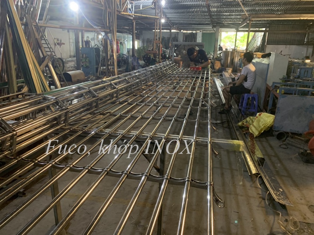 Cửa cuốn lưới song ngang inox vuông, cửa cuốn khớp thoáng 20x20, cửa cuốn khớp thoáng phi 19