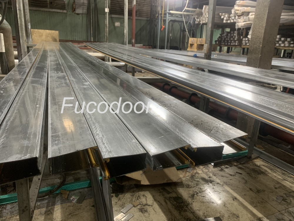 Cửa cuốn siêu trường thép mạ màu ST100, dầy 1.3mm