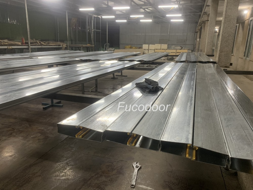 Cửa cuốn siêu trường thép mạ màu dầy 1ly