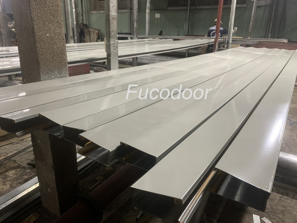 Cửa cuốn siêu trường thép đột lỗ thoáng