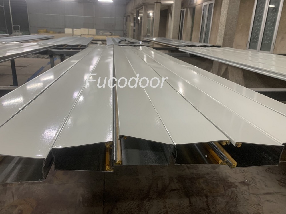 Cửa cuốn siêu trường thép đột lỗ thoáng