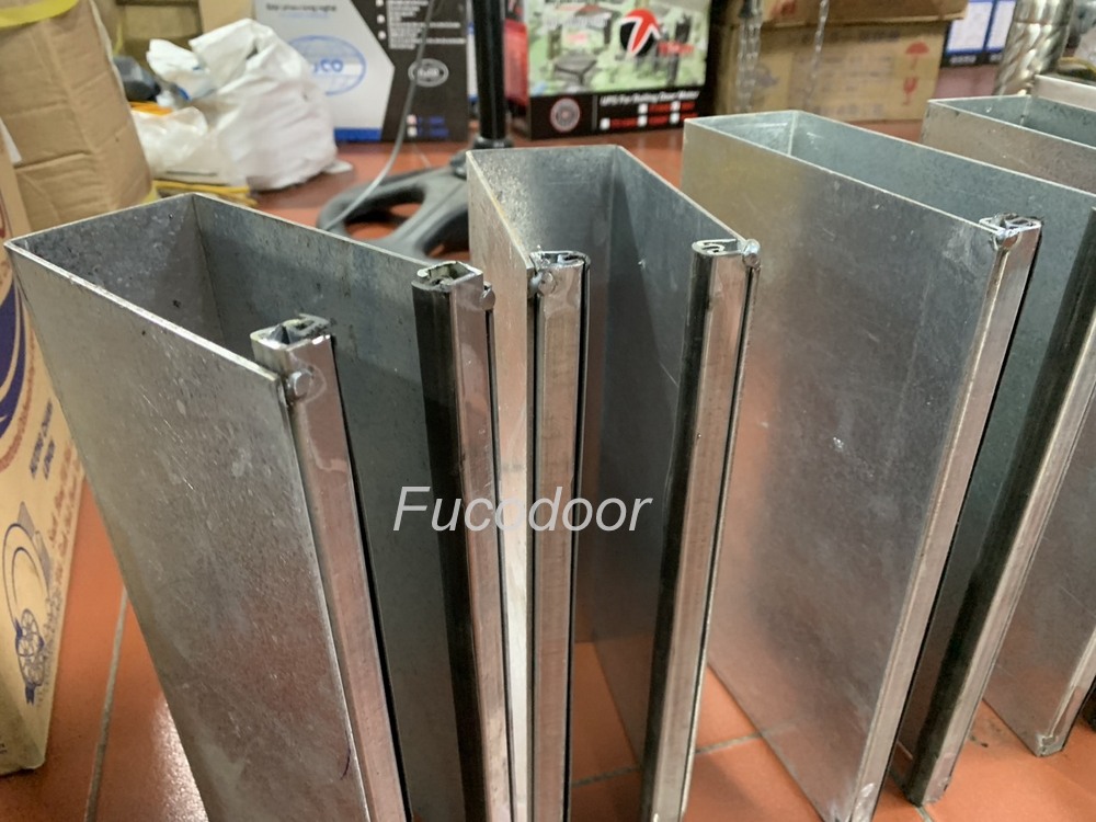 Cửa cuốn siêu trường sơn tĩnh điện dầy 1.4ly, ray bản 200mm, 150mm, có zoong giảm chấn Fucodoor