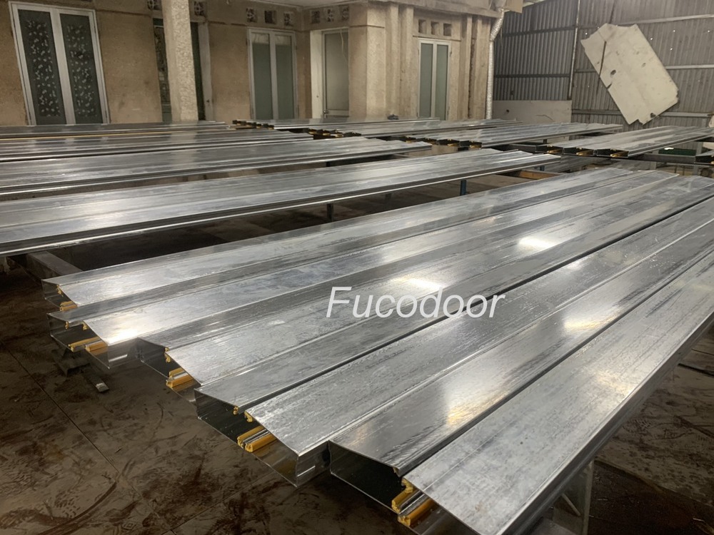 cửa cuốn khớp thoáng 20x20
