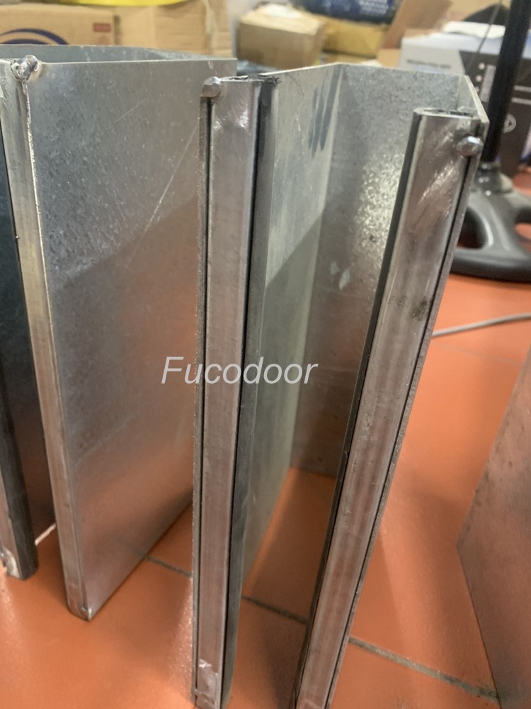Cửa cuốn song ngang sơn tĩnh điện hộp vuông 20x20 dầy 1.2ly, ray bản 200mm và 150mm, Fucodoor