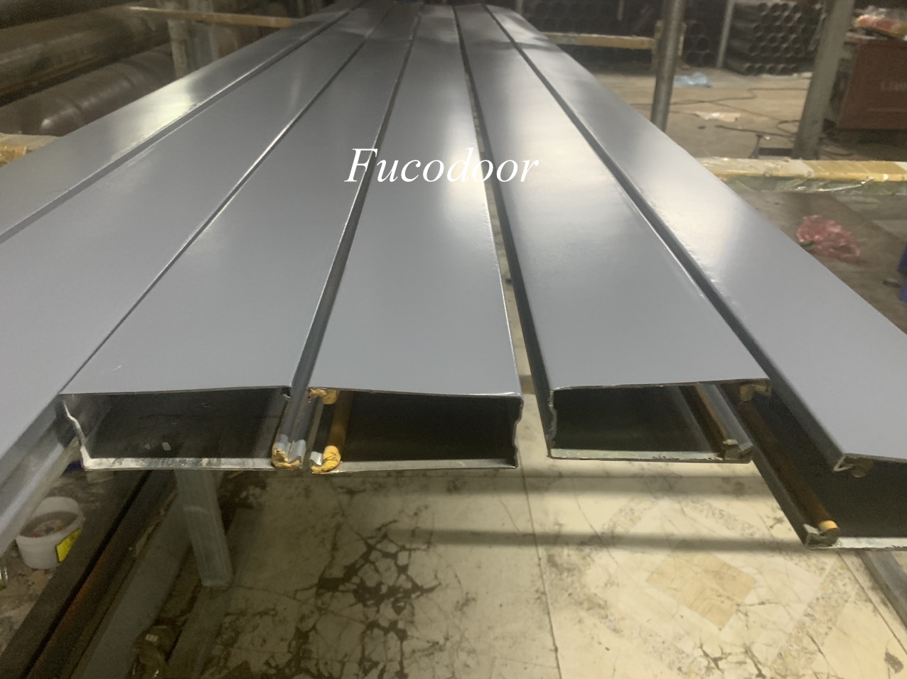 Cửa cuốn siêu trường thép mạ màu dầy 1.1ly
