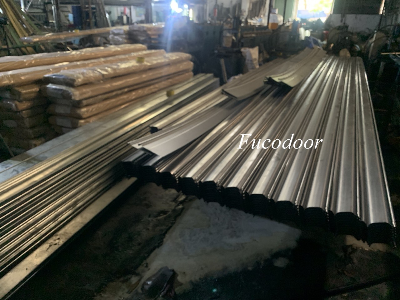 Cửa cuốn siêu trường sơn tĩnh điện dầy 1.1mm