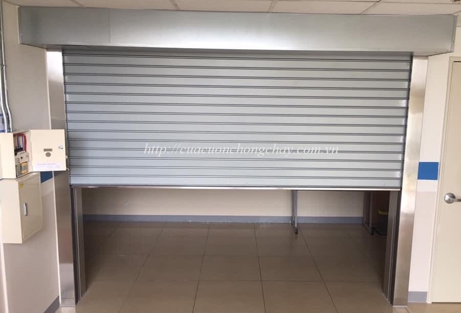 cửa cuốn ngăn cháy có cửa phụ
