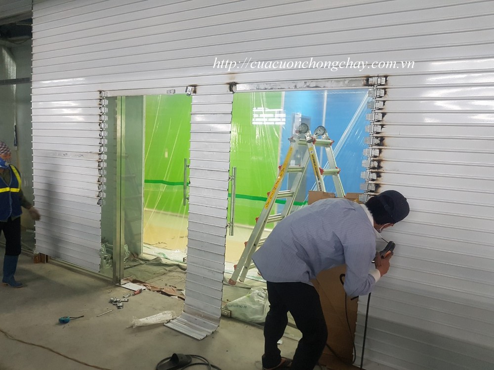 Cửa cuốn chống cháy bằng thép (EGI), FC85 có cửa EXIT