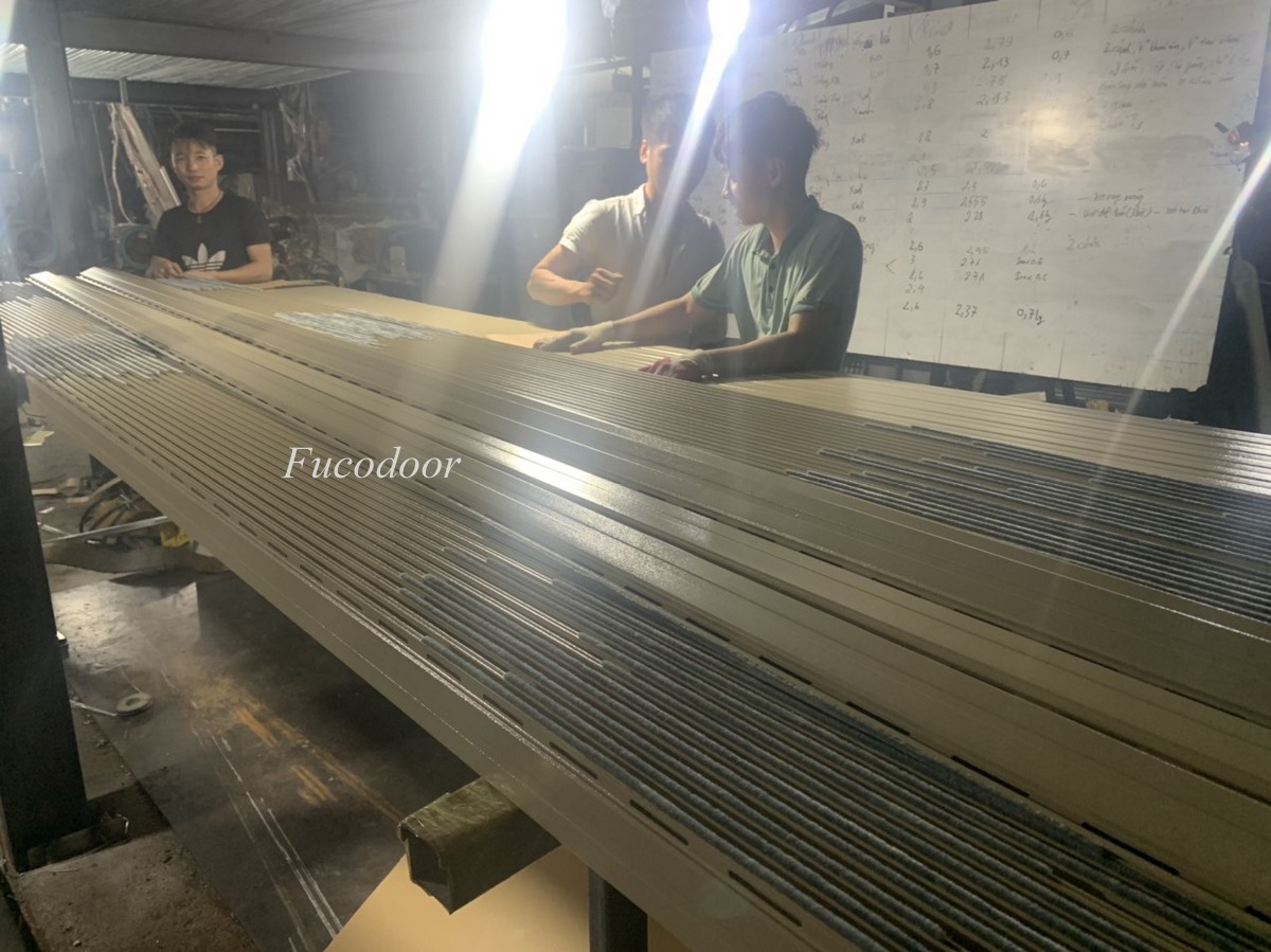 Cửa cuốn nhôm khe thoáng motor tại Vĩnh Phúc