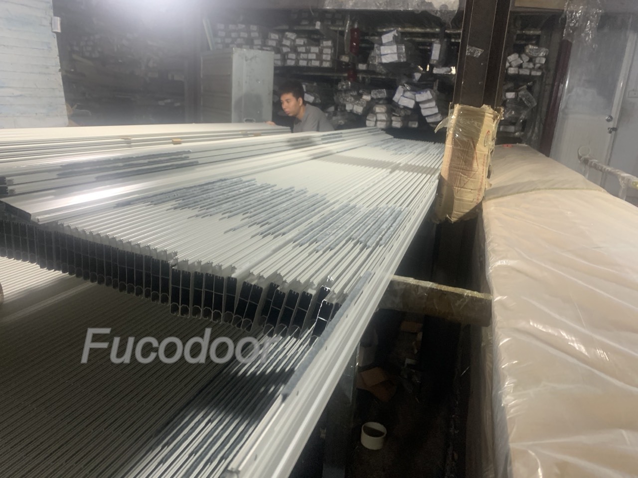 Cửa cuốn nhôm khe thoáng motor tại Quảng Trị