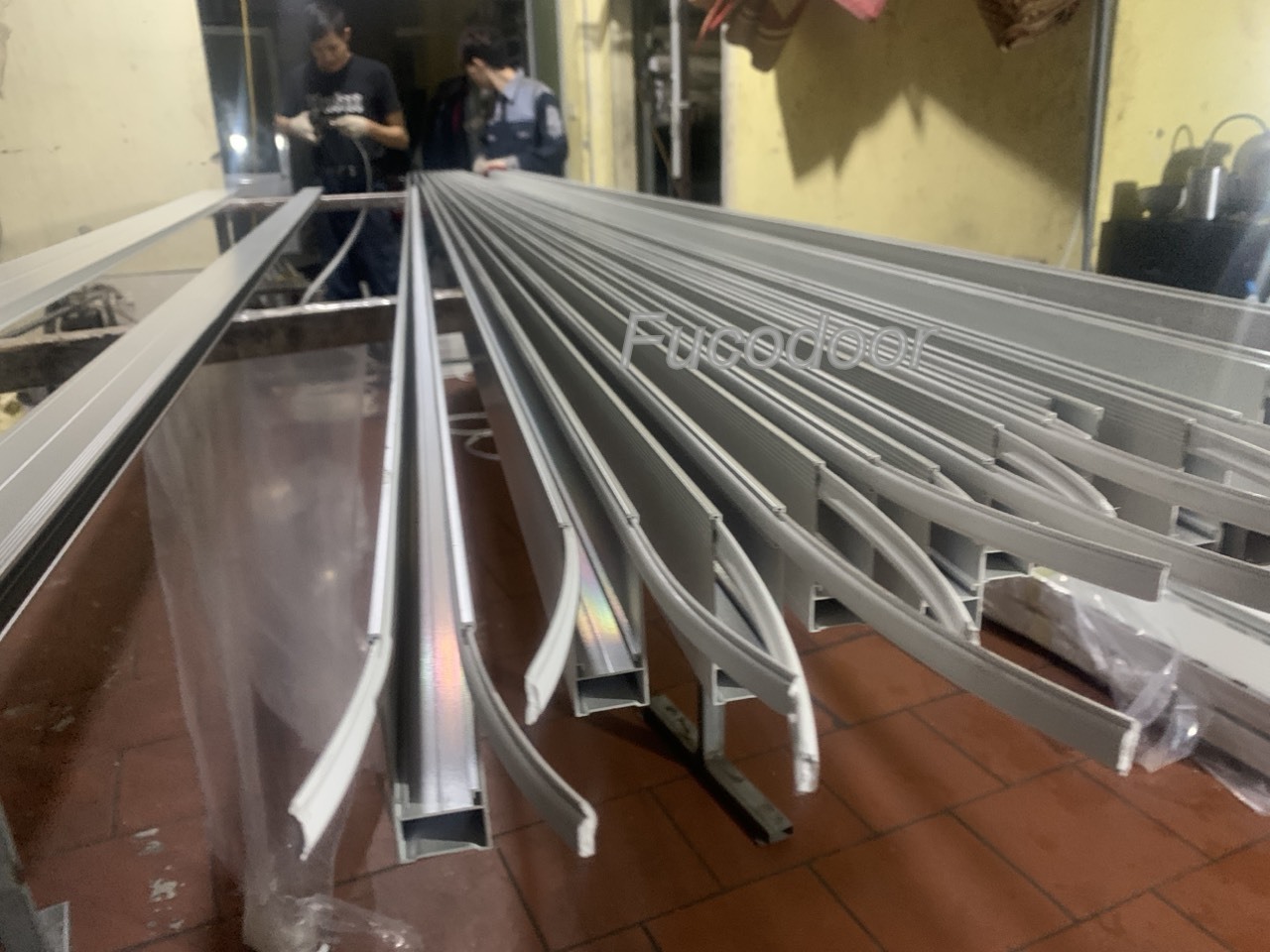 Cửa cuốn nhôm khe thoáng motor tại Yên Bái