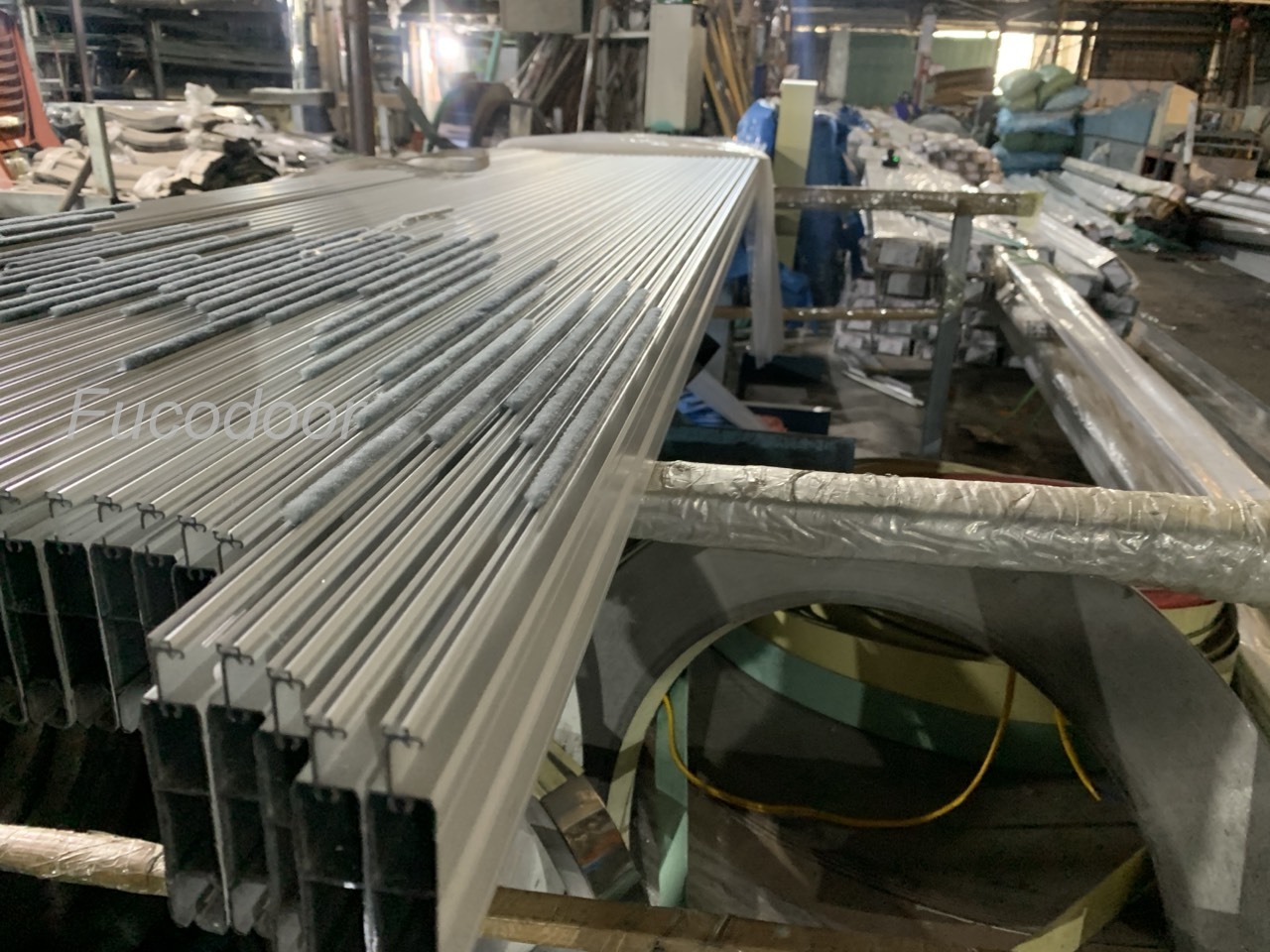 Cửa cuốn nhôm khe thoáng motor tại Lạng Sơn