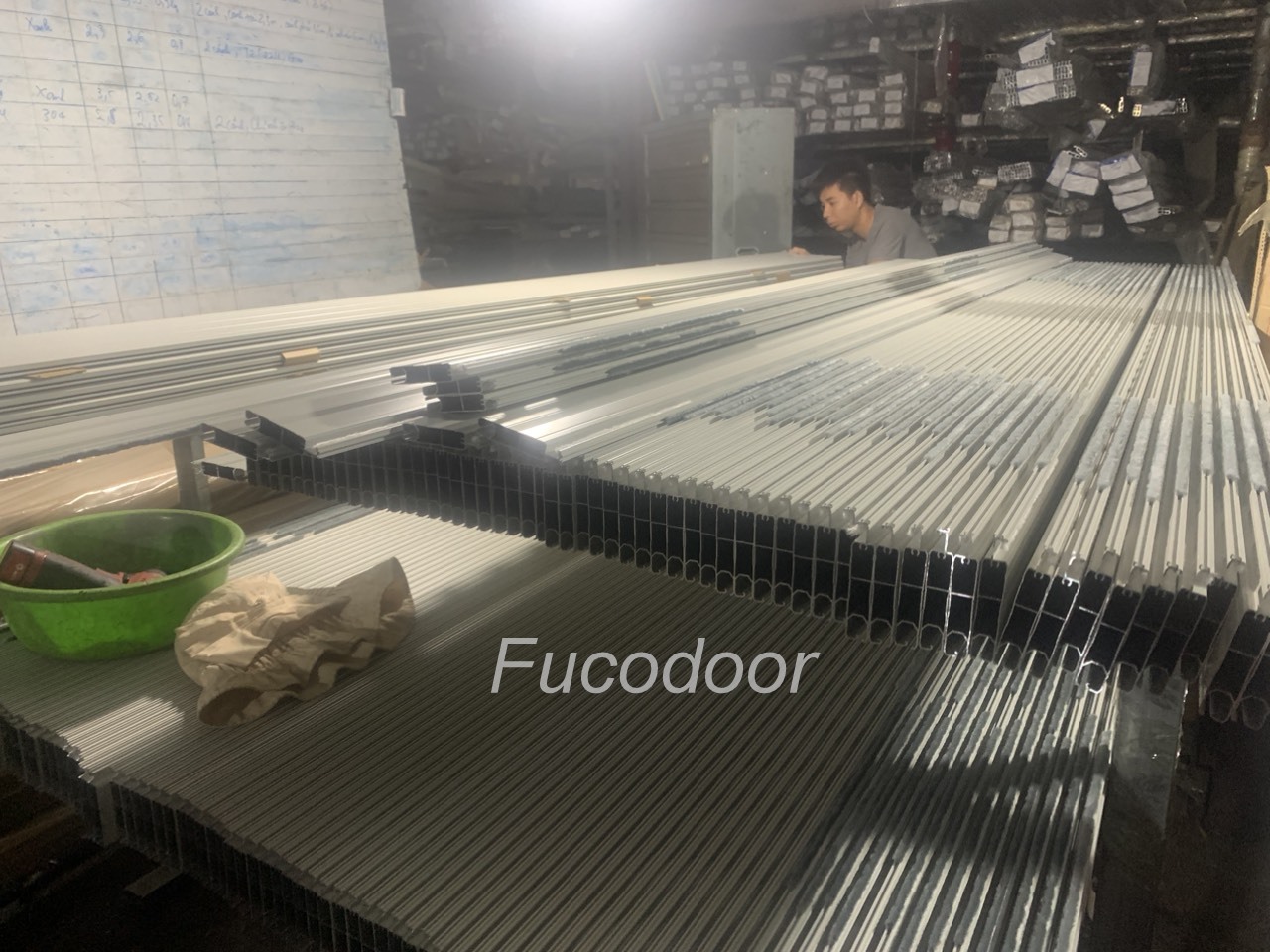 Cửa cuốn nhôm khe thoáng motor tại Hà Giang