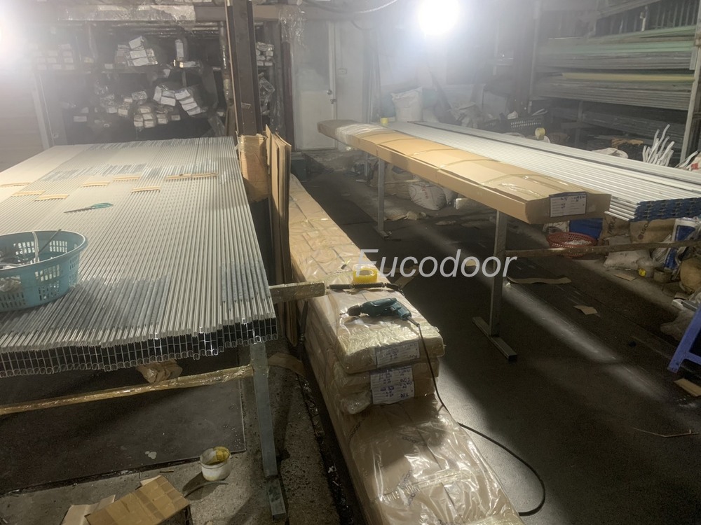 Cửa cuốn nhôm khe thoáng motor tại Nghệ An