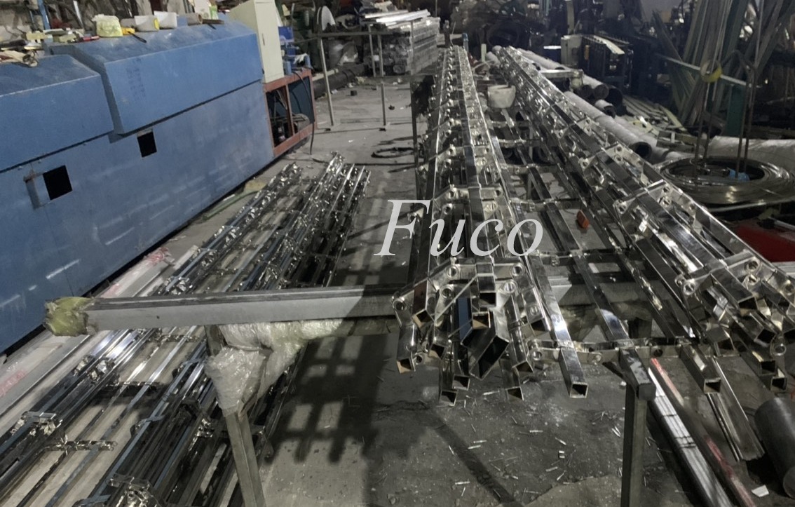 Cửa cuốn song ngang hộp 20x20, INOX 201 và INOX 304