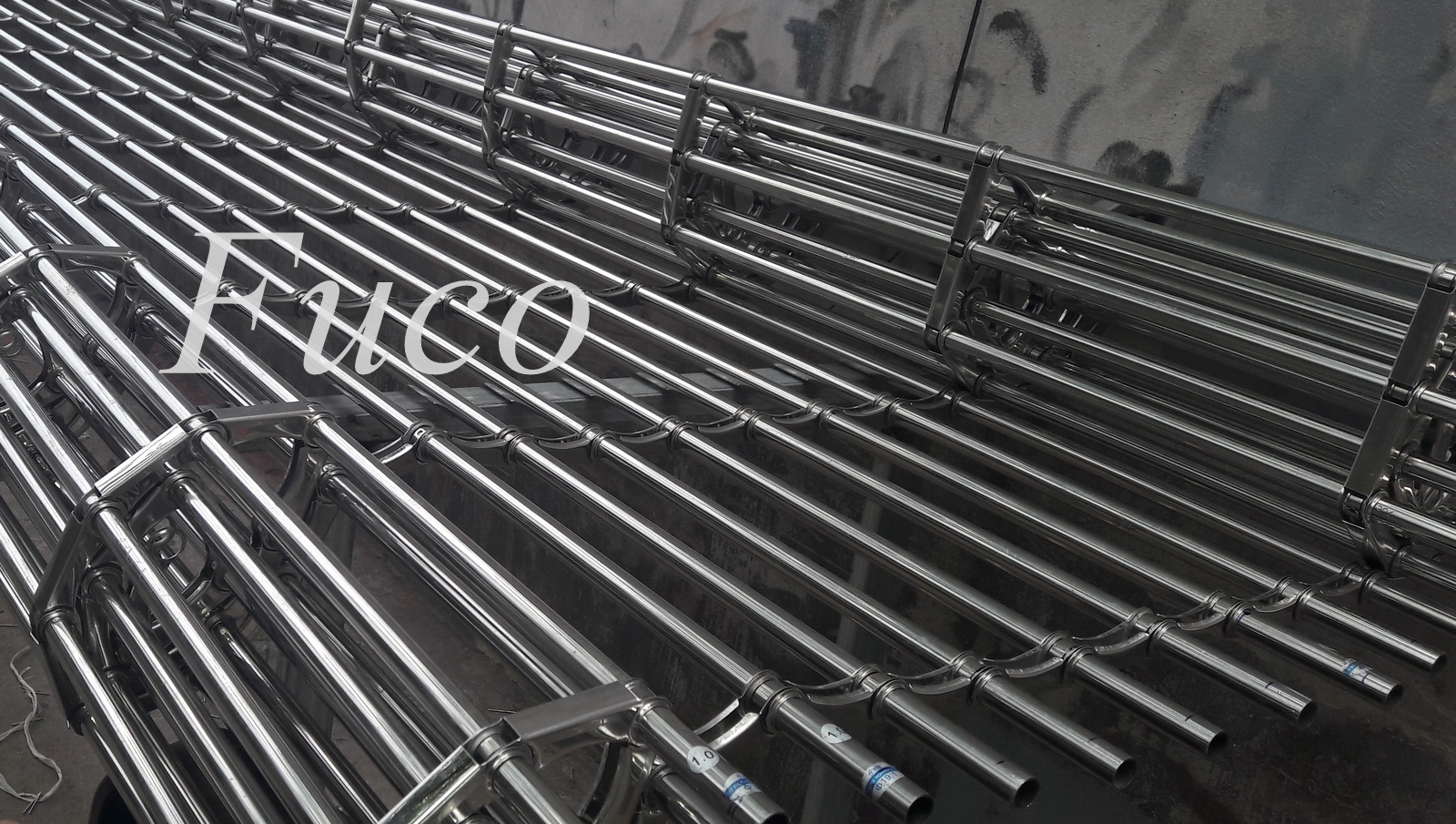 Cửa cuốn song ngang hộp 20x20, INOX 201 và INOX 304