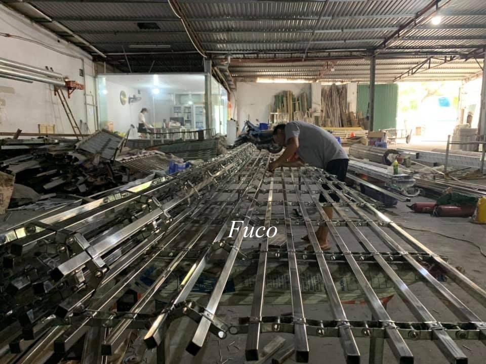 Cửa cuốn song ngang hộp 20x20, INOX 201 và INOX 304