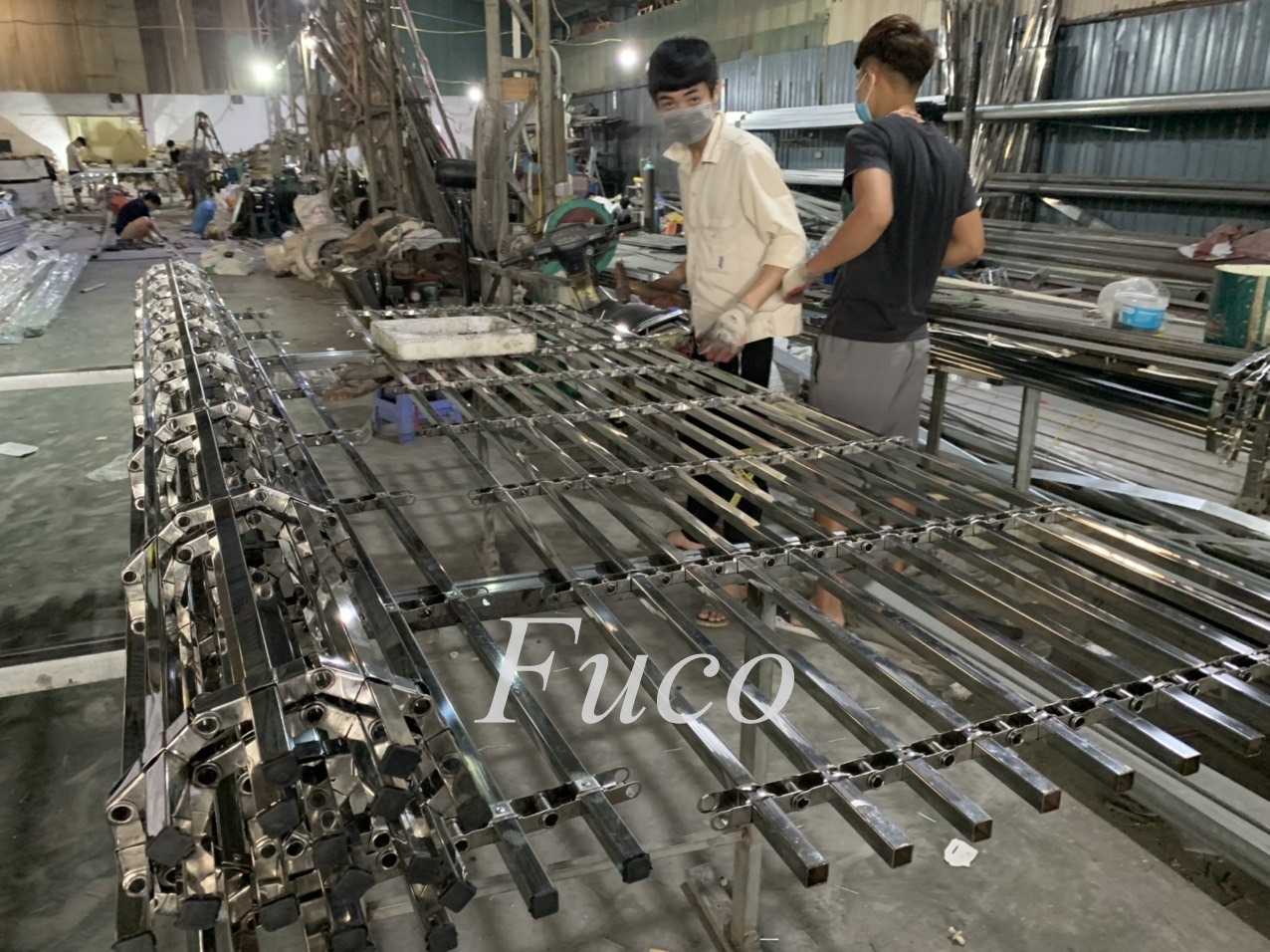 Cửa cuốn song ngang hộp 20x20, INOX 201 và INOX 304