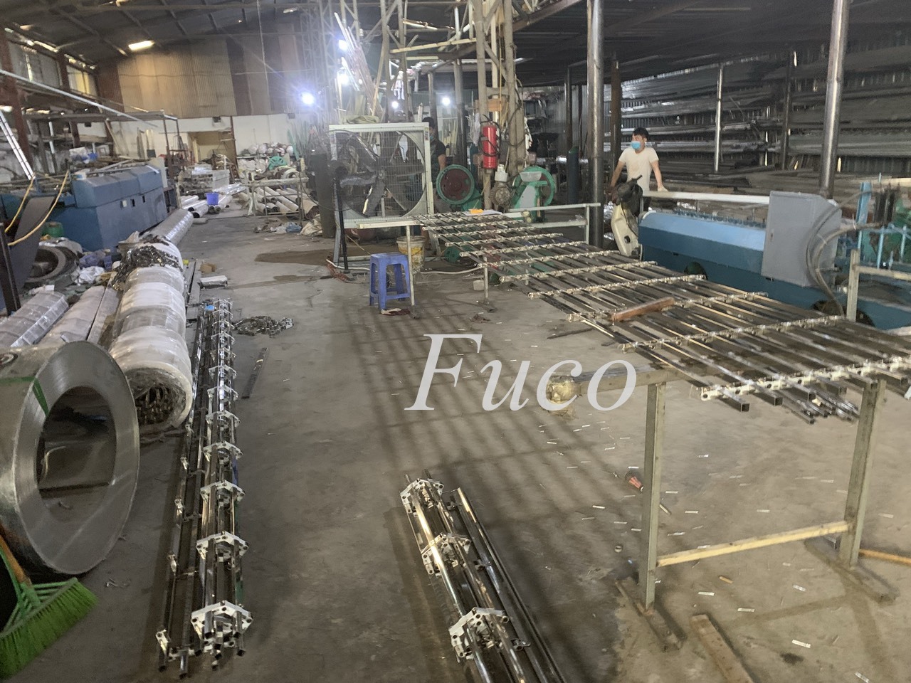 Cửa cuốn song ngang hộp 20x20, INOX 201 và INOX 304