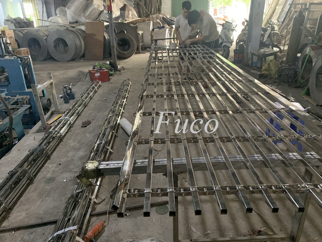 Cửa cuốn song ngang hộp 20x20, INOX 201 và INOX 304, Giá cửa cuốn lưới song ngang tại Thái Bình