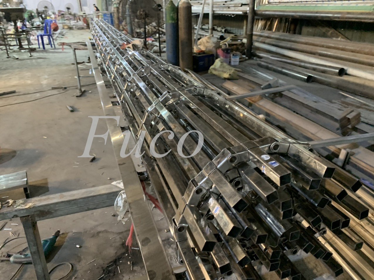 Cửa cuốn song ngang hộp 20x20, INOX 201 và INOX 304