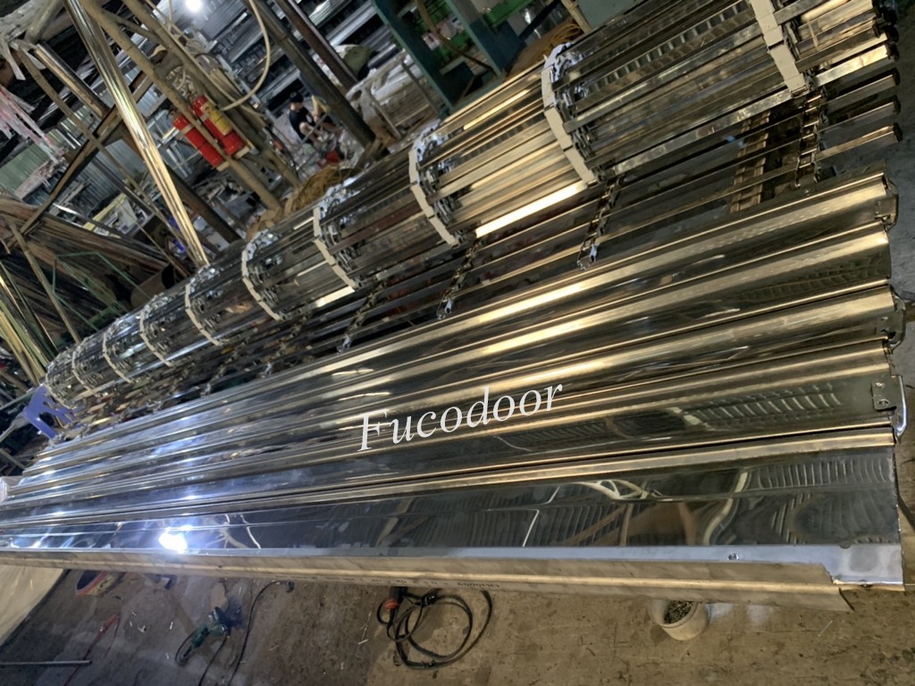 cửa cuốn song ngang hộp 20x20 inox 304