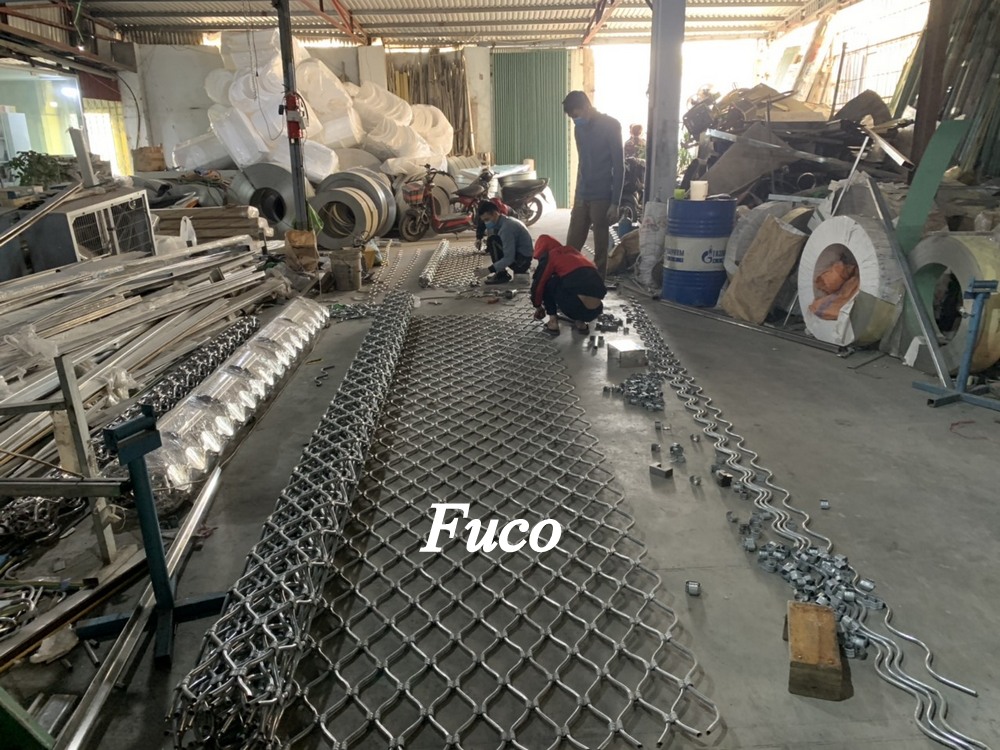 Cửa cuốn mắt võng sơn tĩnh điện và INOX 304