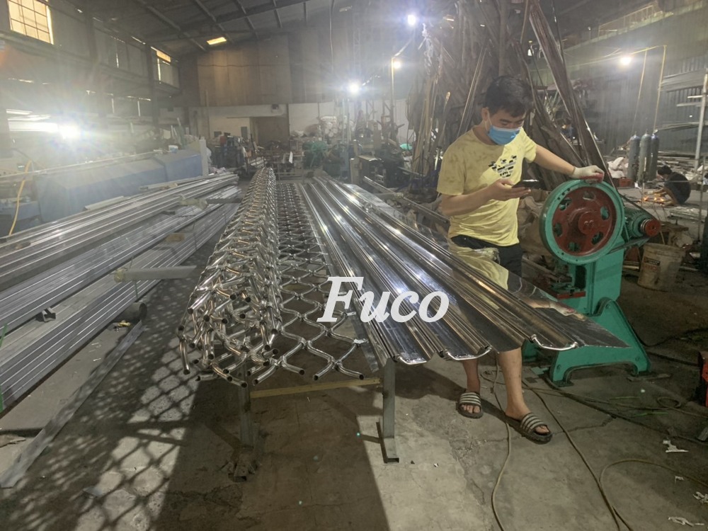 Cửa cuốn mắt võng sơn tĩnh điện và INOX 304