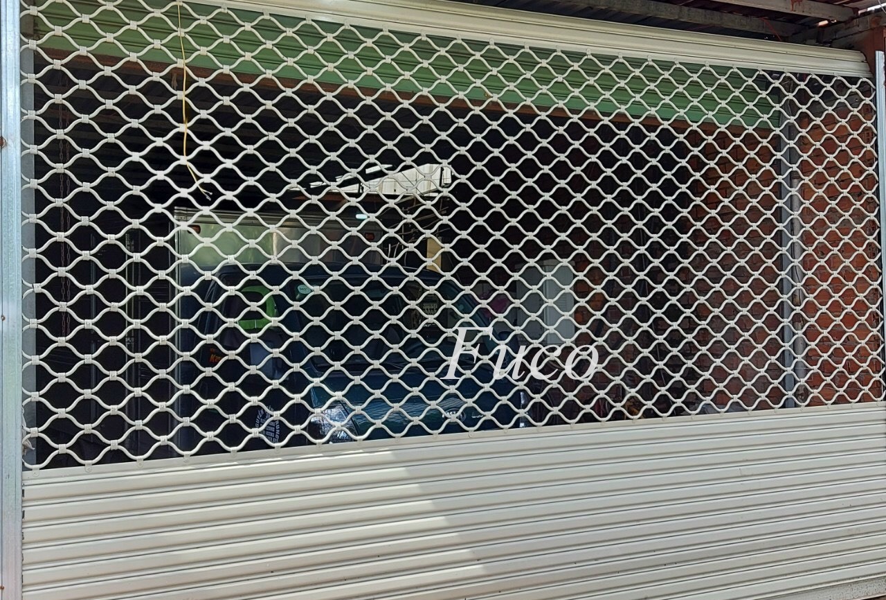 Cửa cuốn mắt võng sơn tĩnh điện và INOX 304