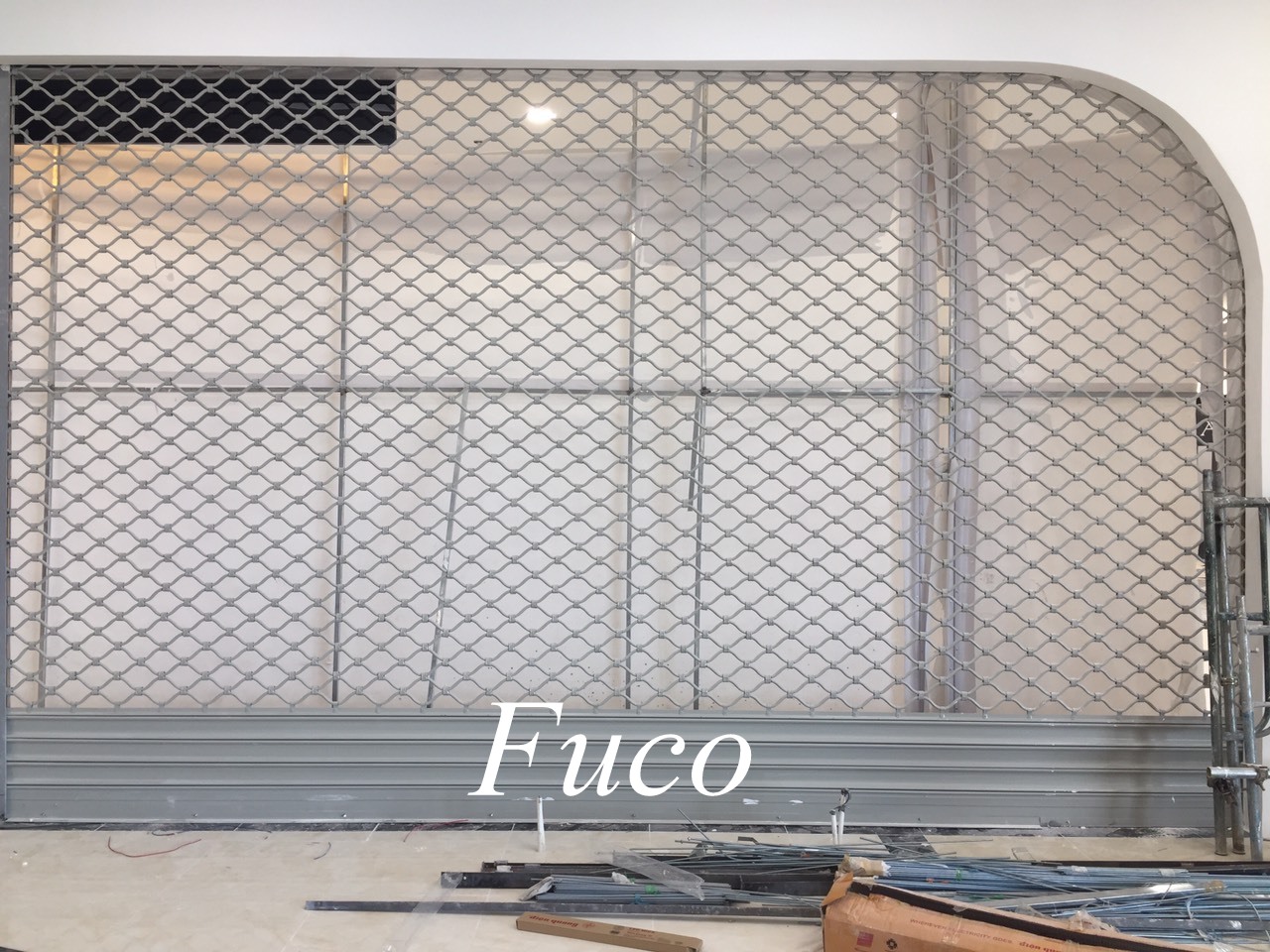 Cửa cuốn mắt võng sơn tĩnh điện và INOX 304