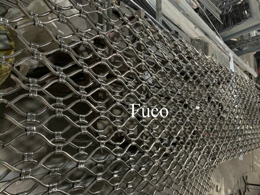Cửa cuốn mắt võng sơn tĩnh điện và INOX 304