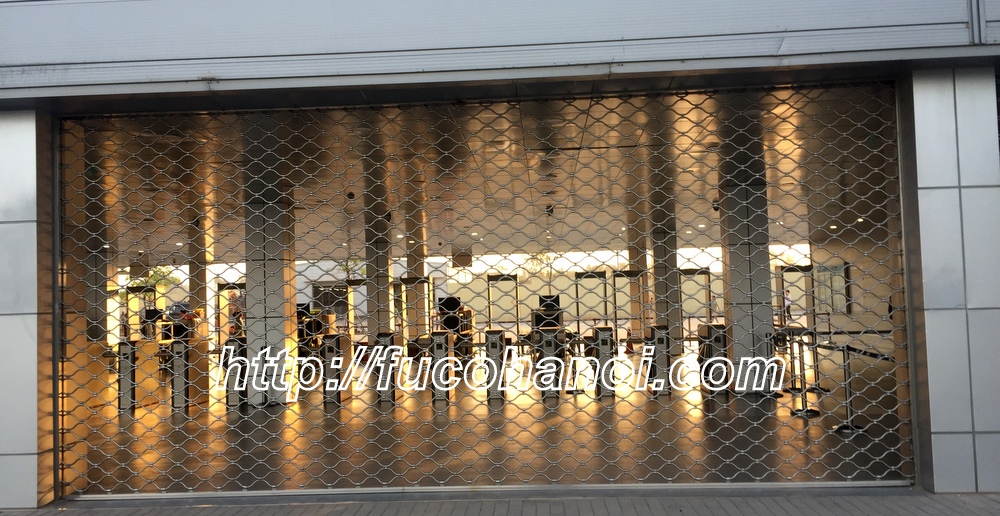 cửa cuốn mắt võng sơn inox