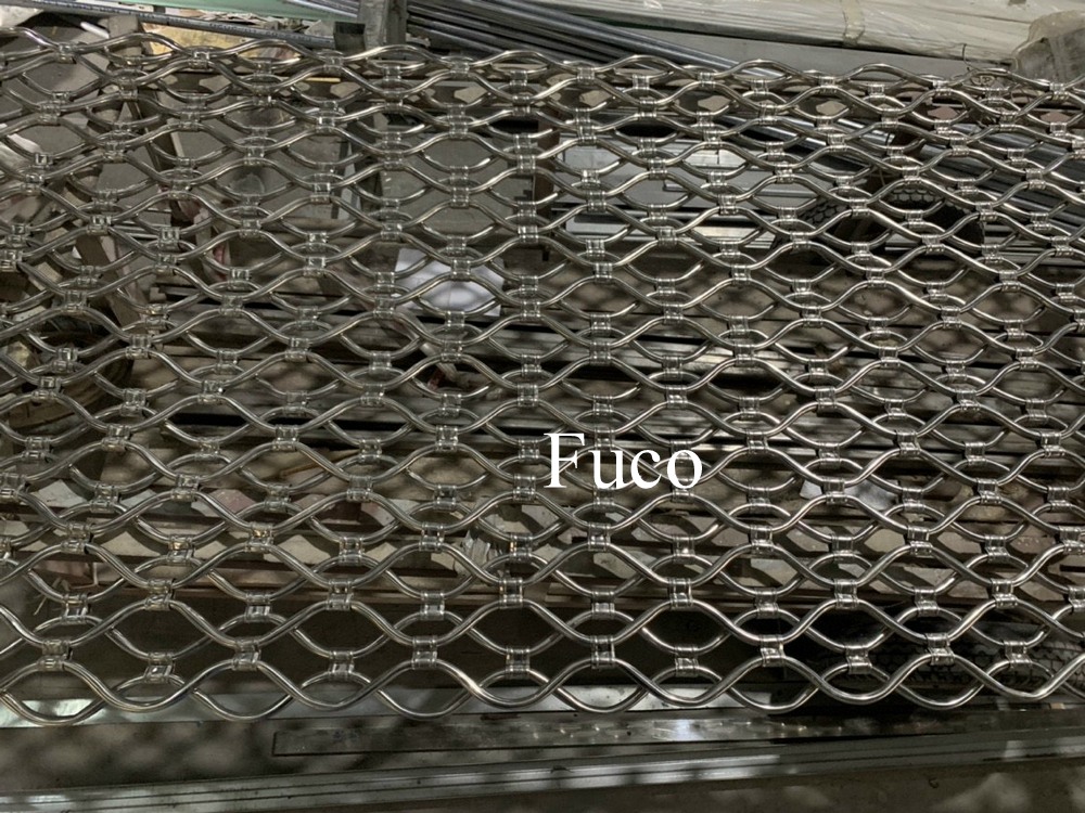Cửa cuốn mắt võng sơn tĩnh điện và INOX 304