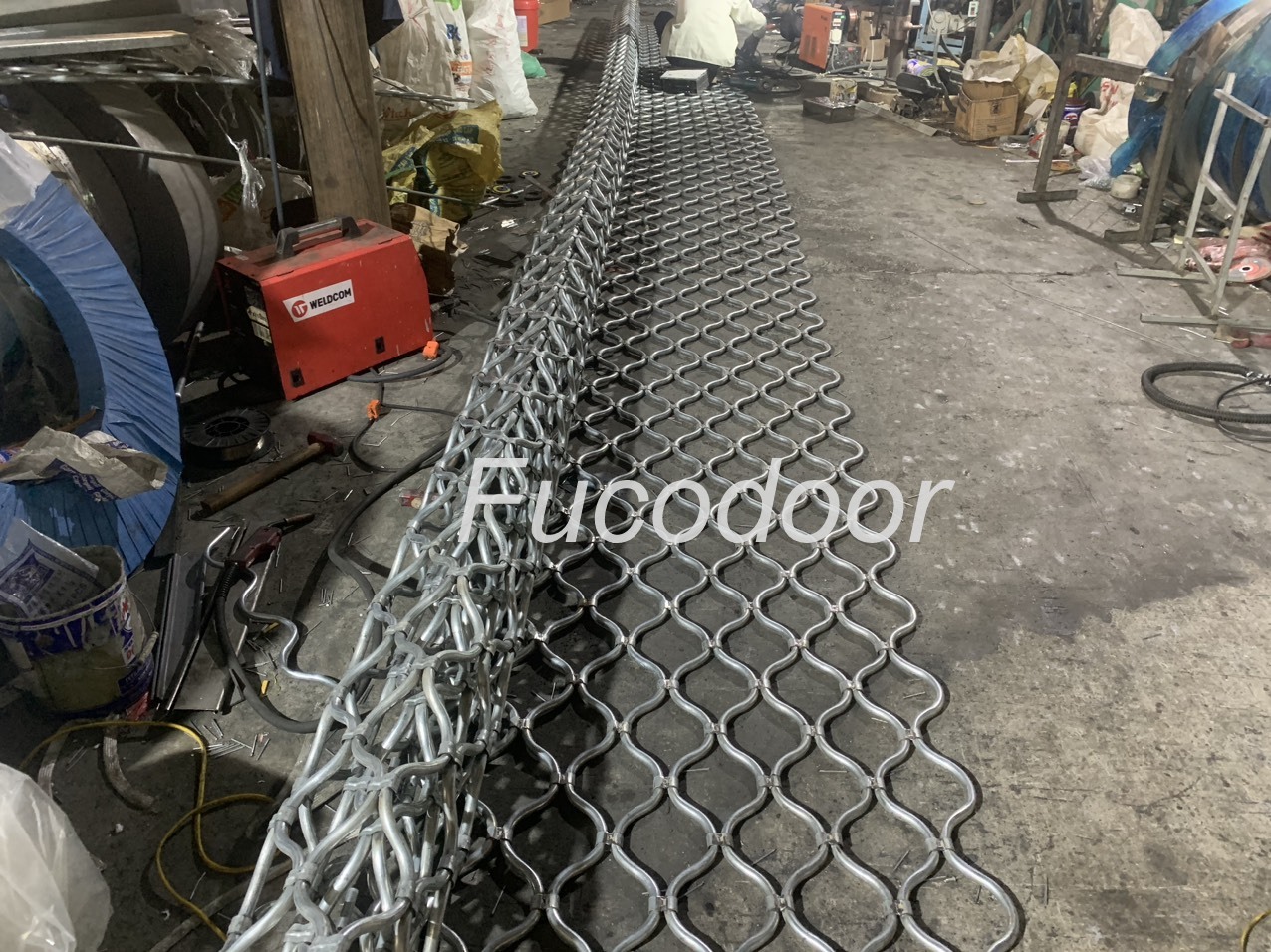  Nhà máy sản xuất cửa cuốn mắt võng