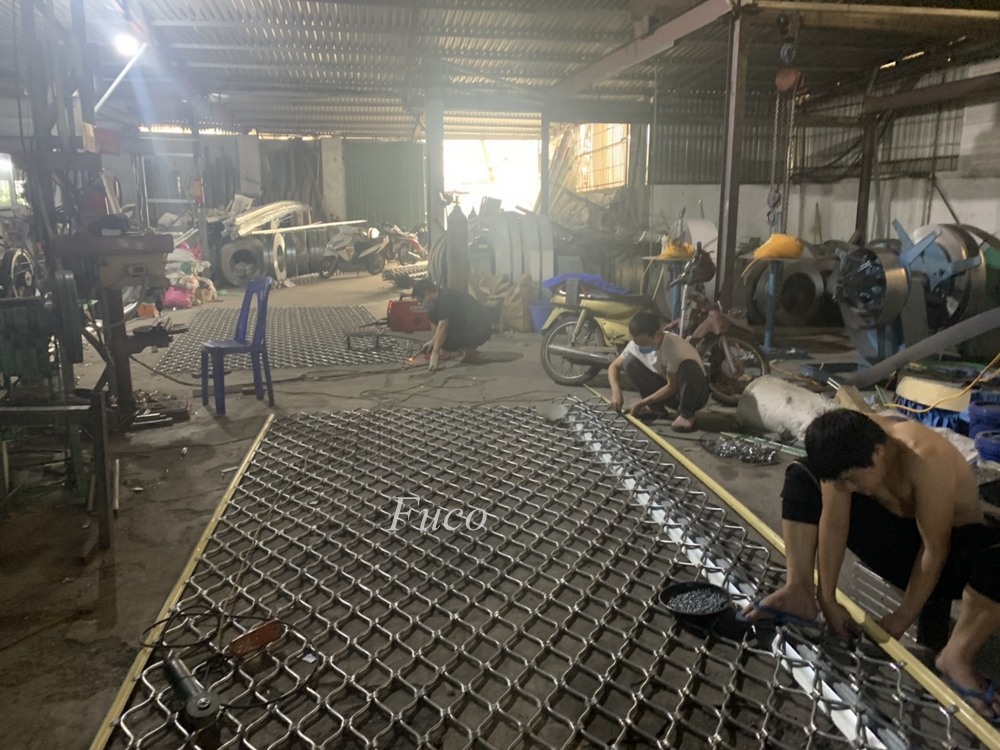 cửa cuốn mắt võng thép sơn tĩnh điện